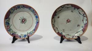 PAIR OF CHINESE PORCELAIN PLATES, SECOND HALF OF THE 18TH CENTURY